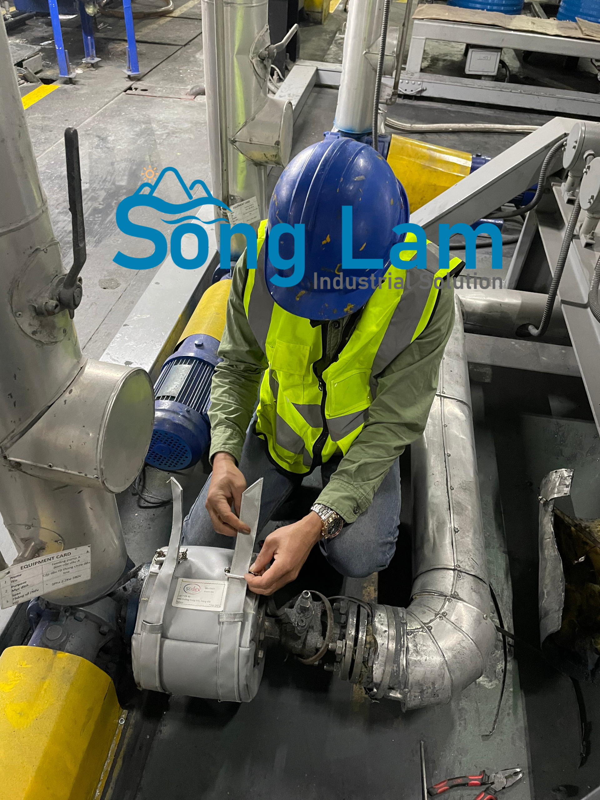 Thi công cố định đai bảo ôn van tại Lotte Chemical