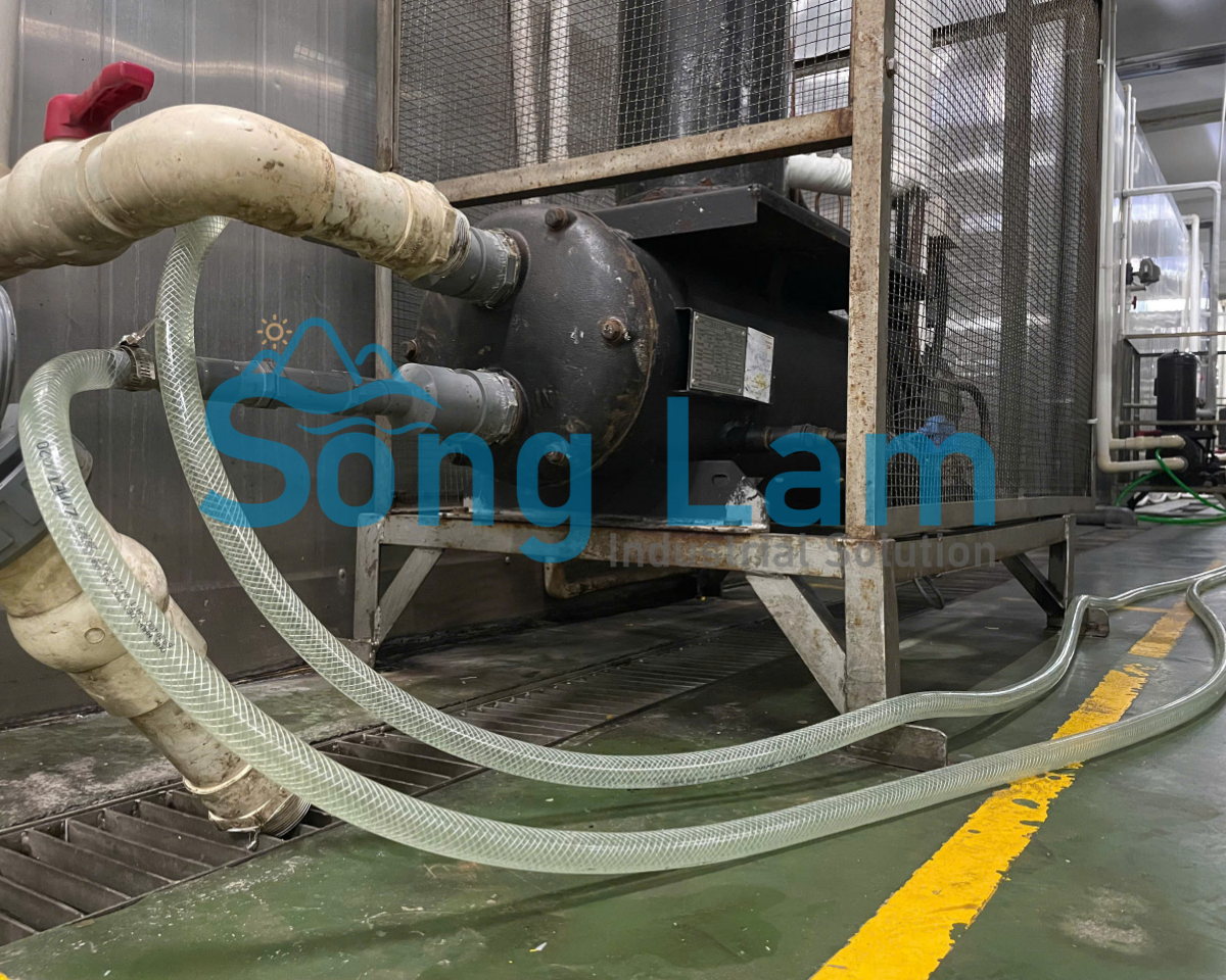lắp đặt đường ống CIP trong bảo dưỡng bình ngưng kho lạnh