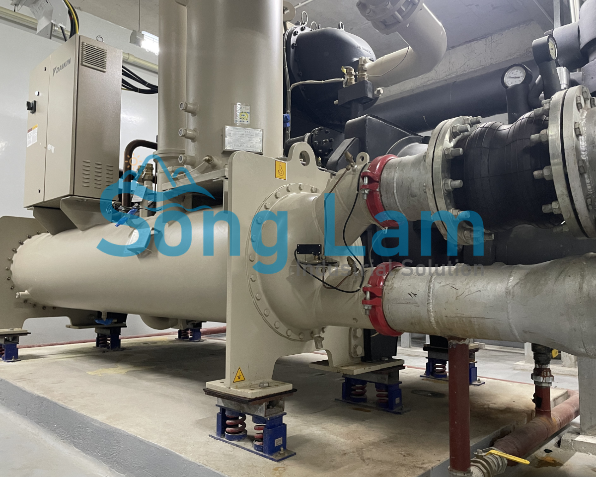 bình ngưng chiller trong hệ thống làm mát nhà máy