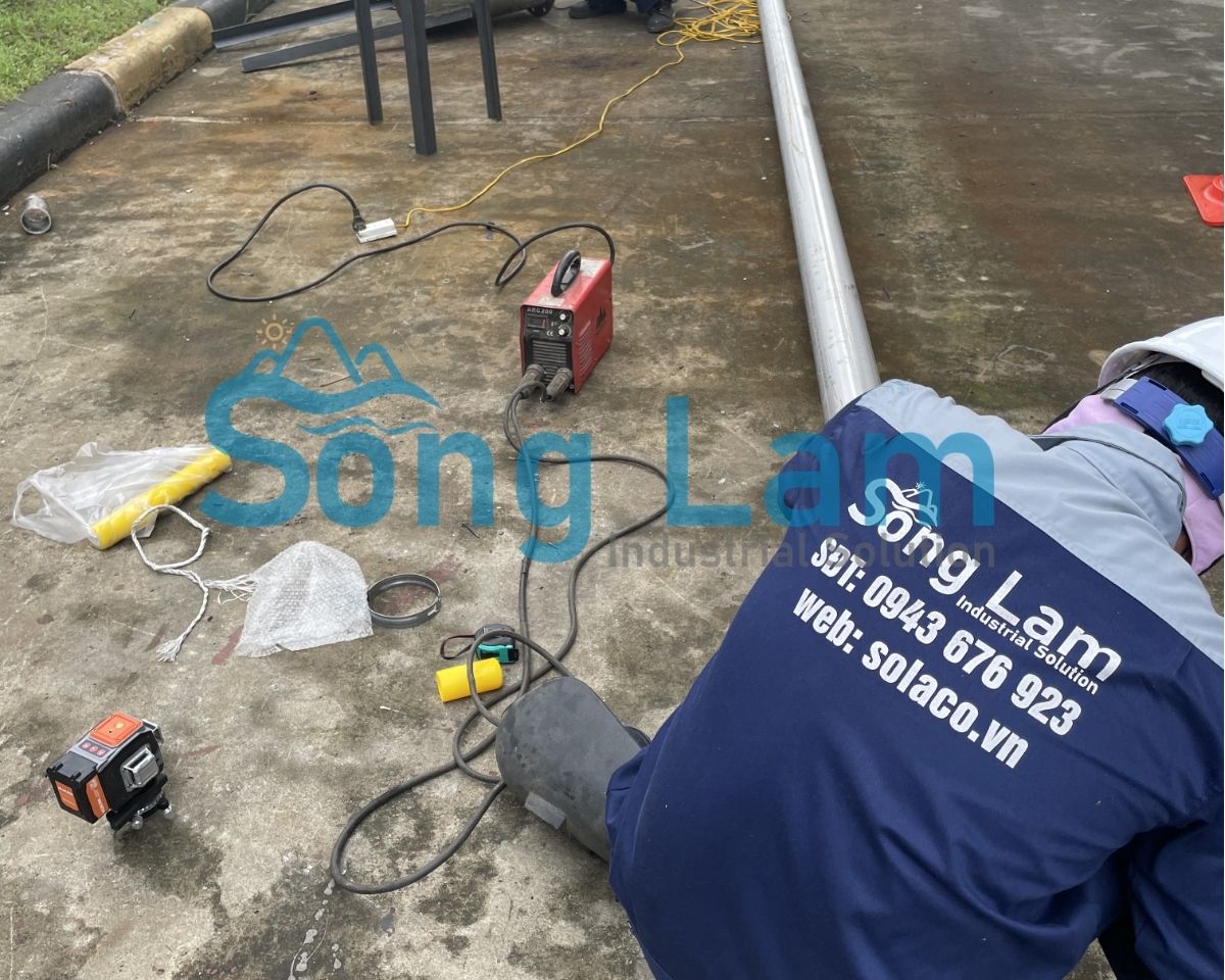 thi công hàn ống inox công nghiệp ngoài trời