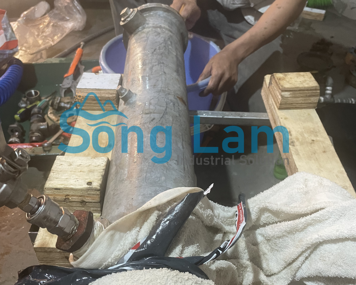 Vệ sinh ống trao đổi nhiệt dạng shell and tube